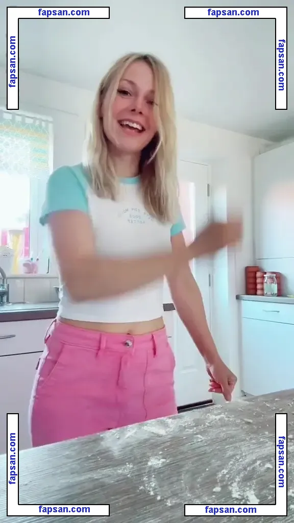 SmileyDani158 nude photo #0173 from OnlyFans