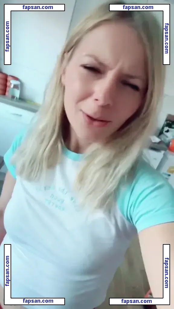 SmileyDani158 nude photo #0174 from OnlyFans