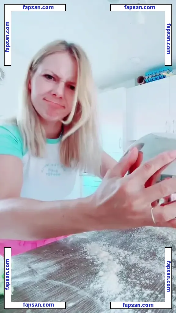 SmileyDani158 nude photo #0176 from OnlyFans