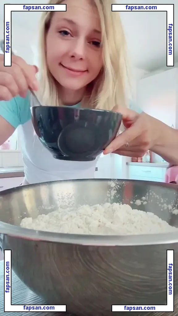 SmileyDani158 nude photo #0178 from OnlyFans