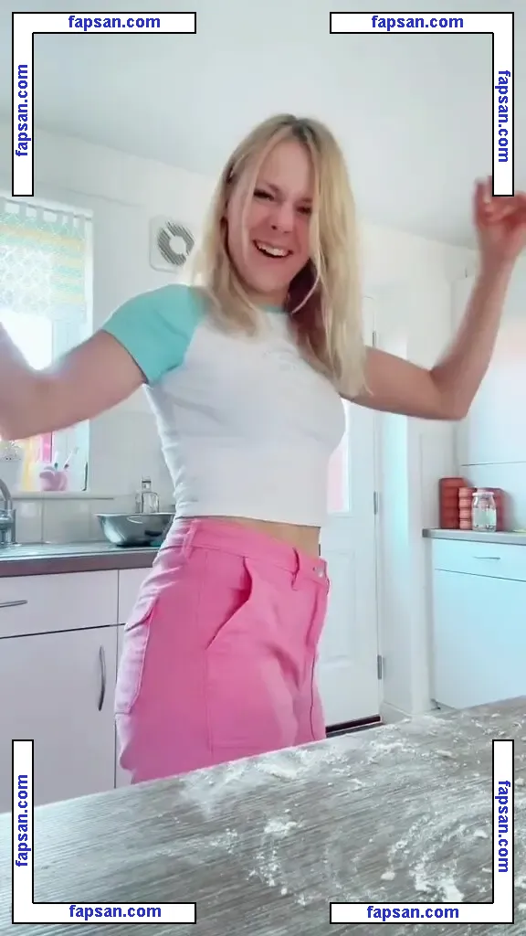 SmileyDani158 nude photo #0179 from OnlyFans