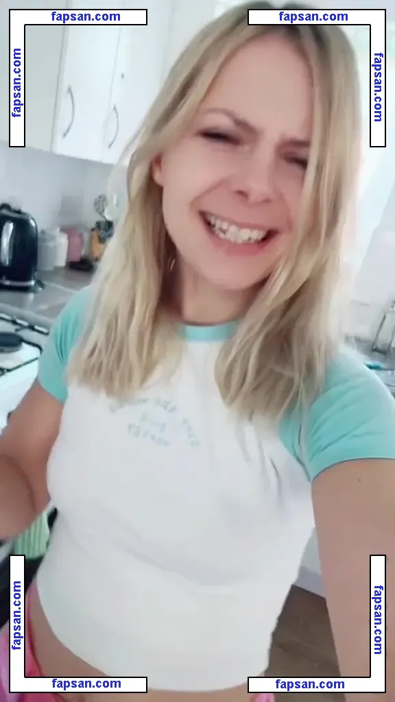 SmileyDani158 nude photo #0181 from OnlyFans