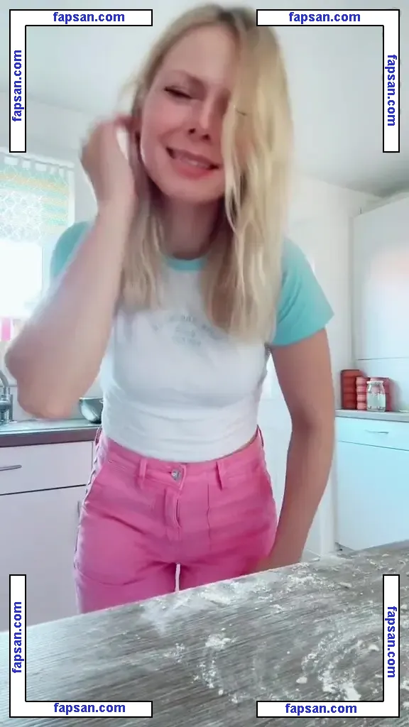 SmileyDani158 nude photo #0184 from OnlyFans