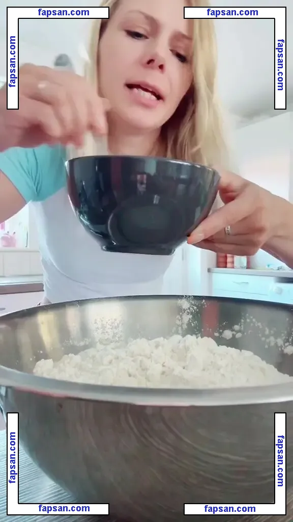 SmileyDani158 nude photo #0194 from OnlyFans