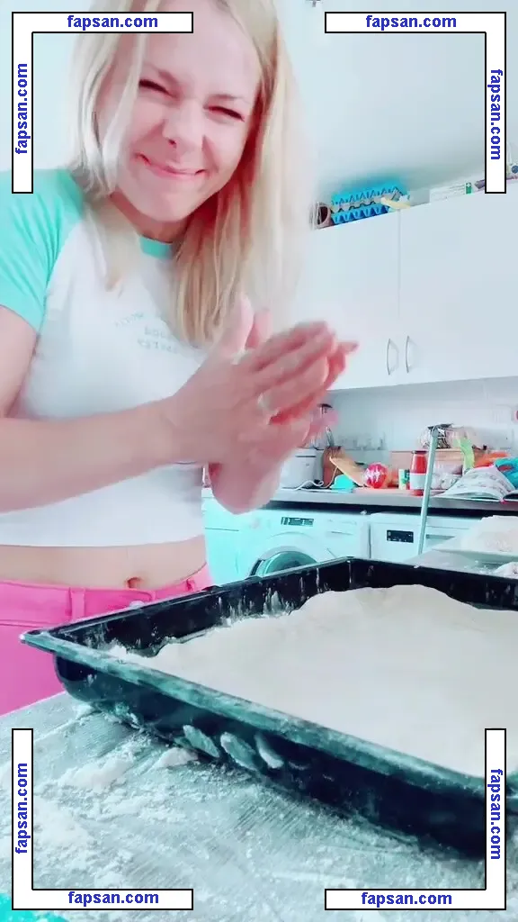 SmileyDani158 nude photo #0195 from OnlyFans