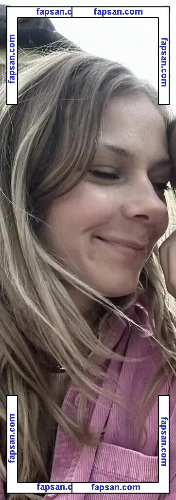 SmileyDani158 nude photo #0200 from OnlyFans