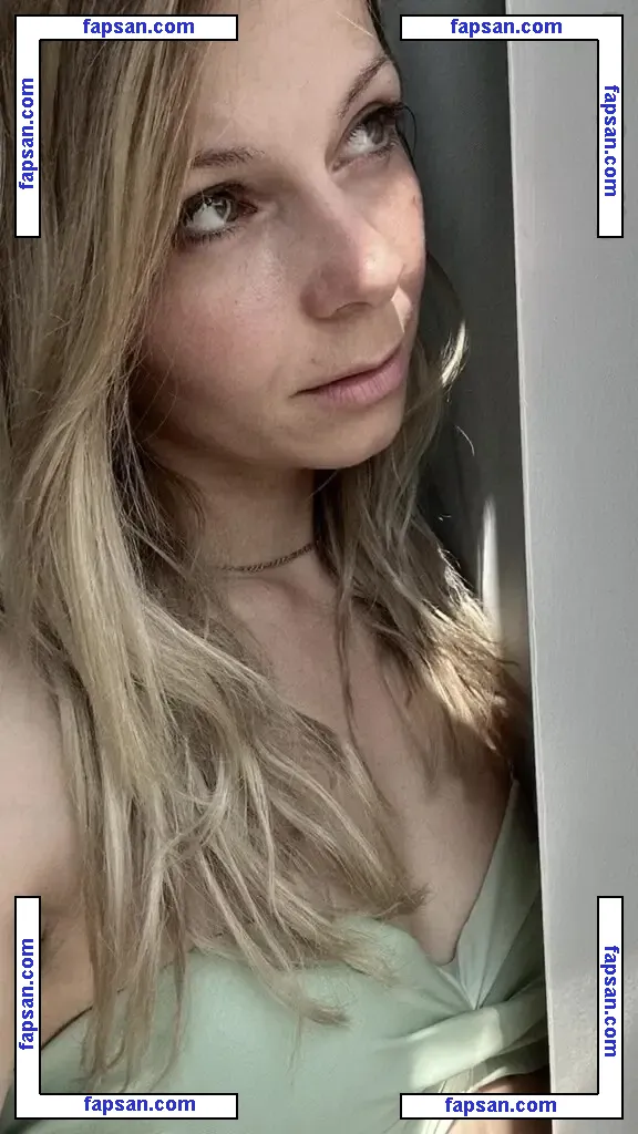 SmileyDani158 nude photo #0209 from OnlyFans