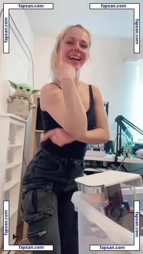 SmileyDani158 nude photo #0318 from OnlyFans