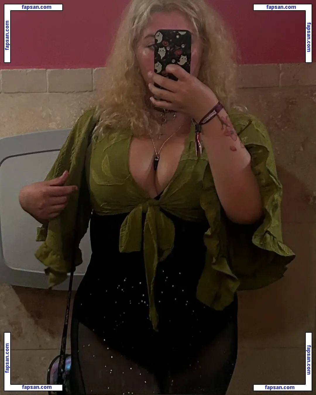SmokeZenith nude photo #0004 from OnlyFans