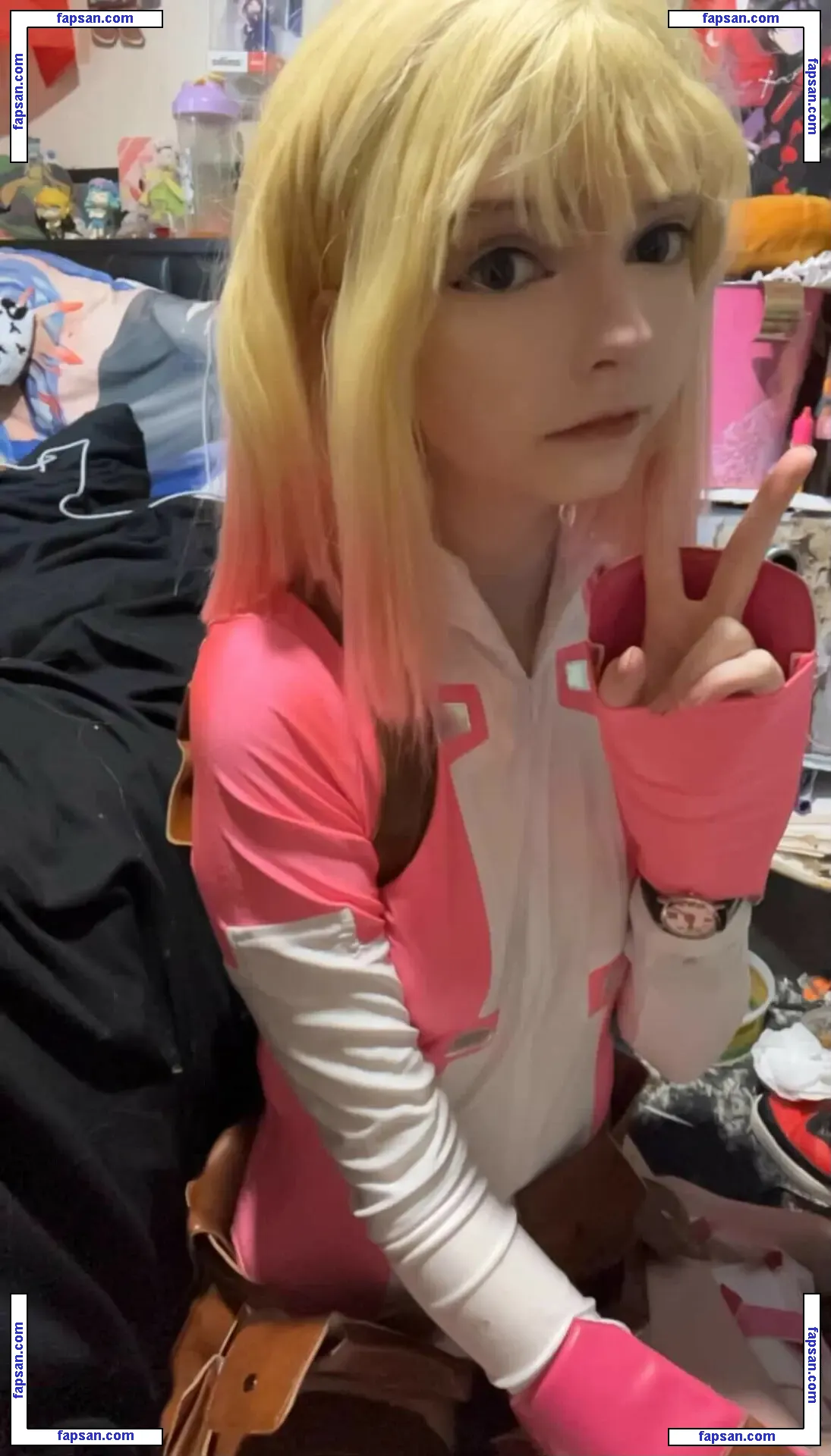 sniffmittens nude photo #0004 from OnlyFans