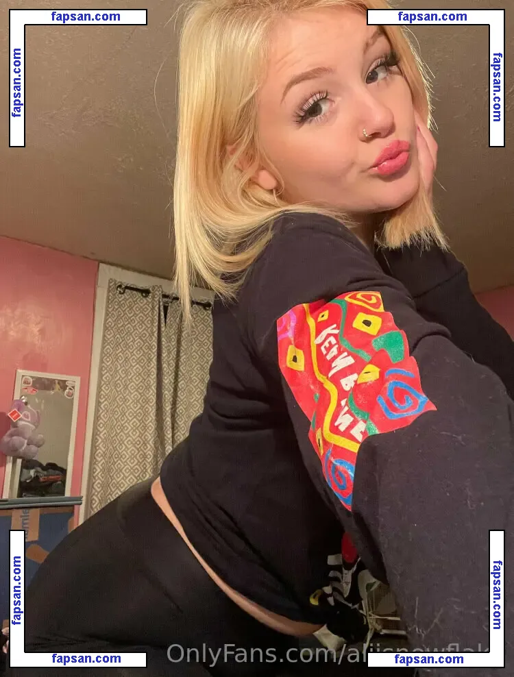 snowbunnyalii nude photo #0004 from OnlyFans