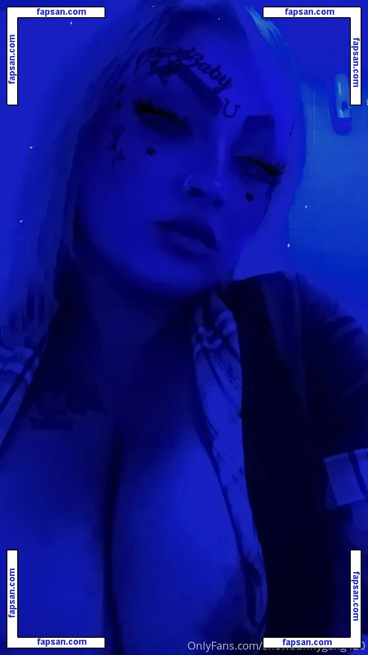 snowbunnygang420 nude photo #0030 from OnlyFans