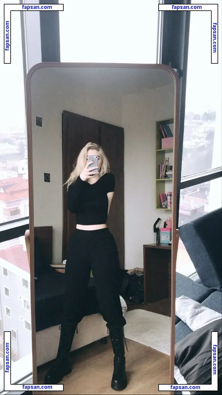 Snowmaiid голая фото #0016 с Онлифанс