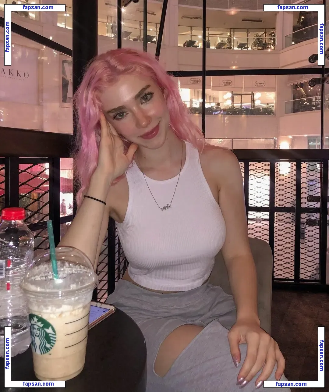 Snowmaiid голая фото #0030 с Онлифанс