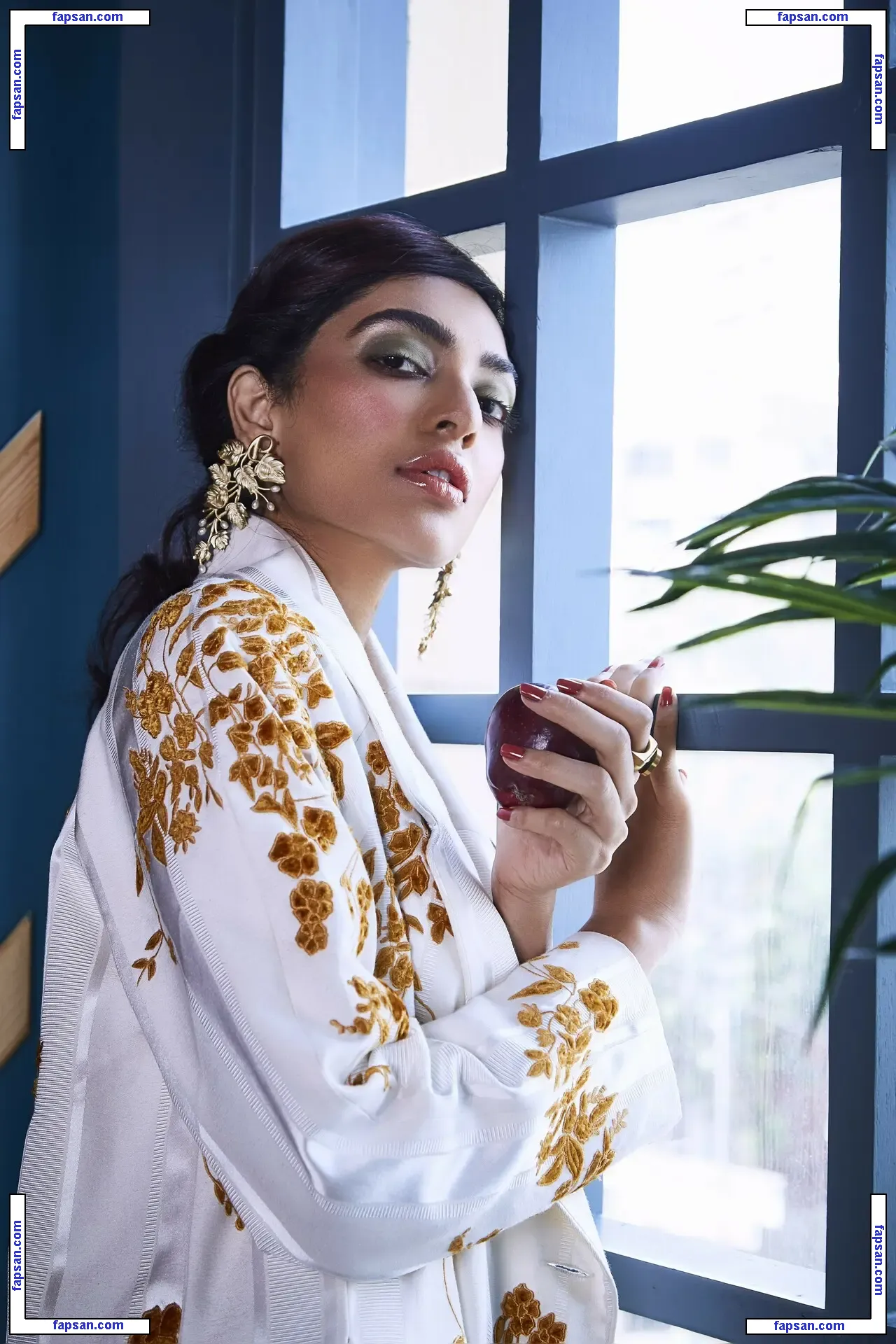 Sobhita Dhulipala nude photo #0008 from OnlyFans