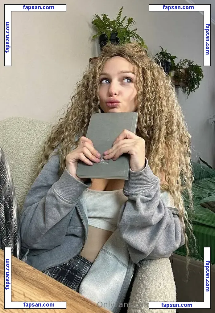 sofiaaamillerrr nude photo #0004 from OnlyFans