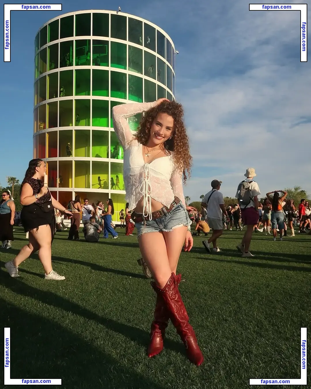 Sofie Dossi nude photo #0155 from OnlyFans