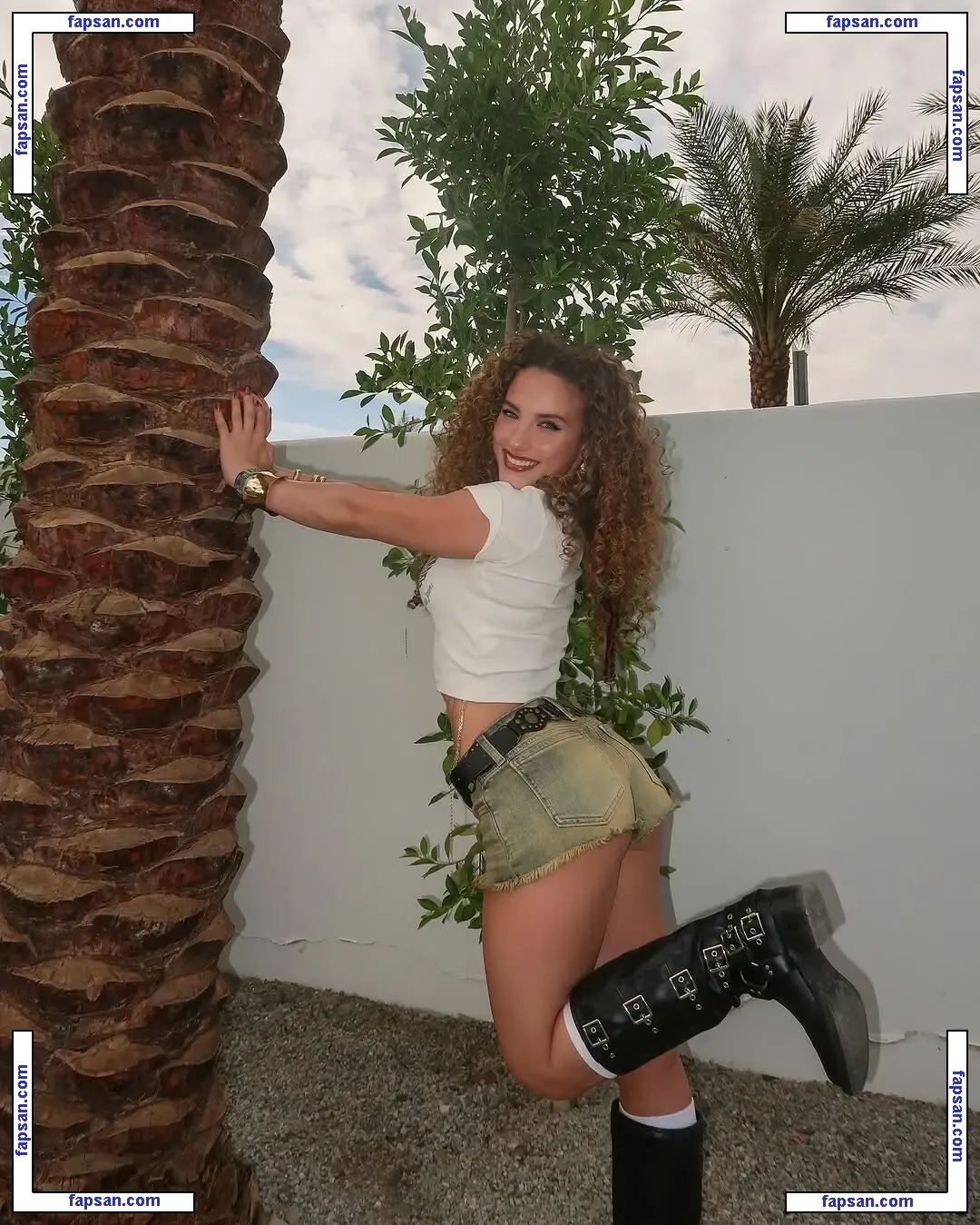 Sofie Dossi nude photo #0169 from OnlyFans