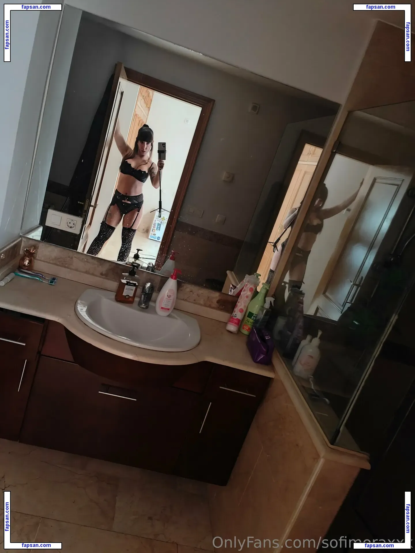 sofimoraxxx nude photo #0519 from OnlyFans