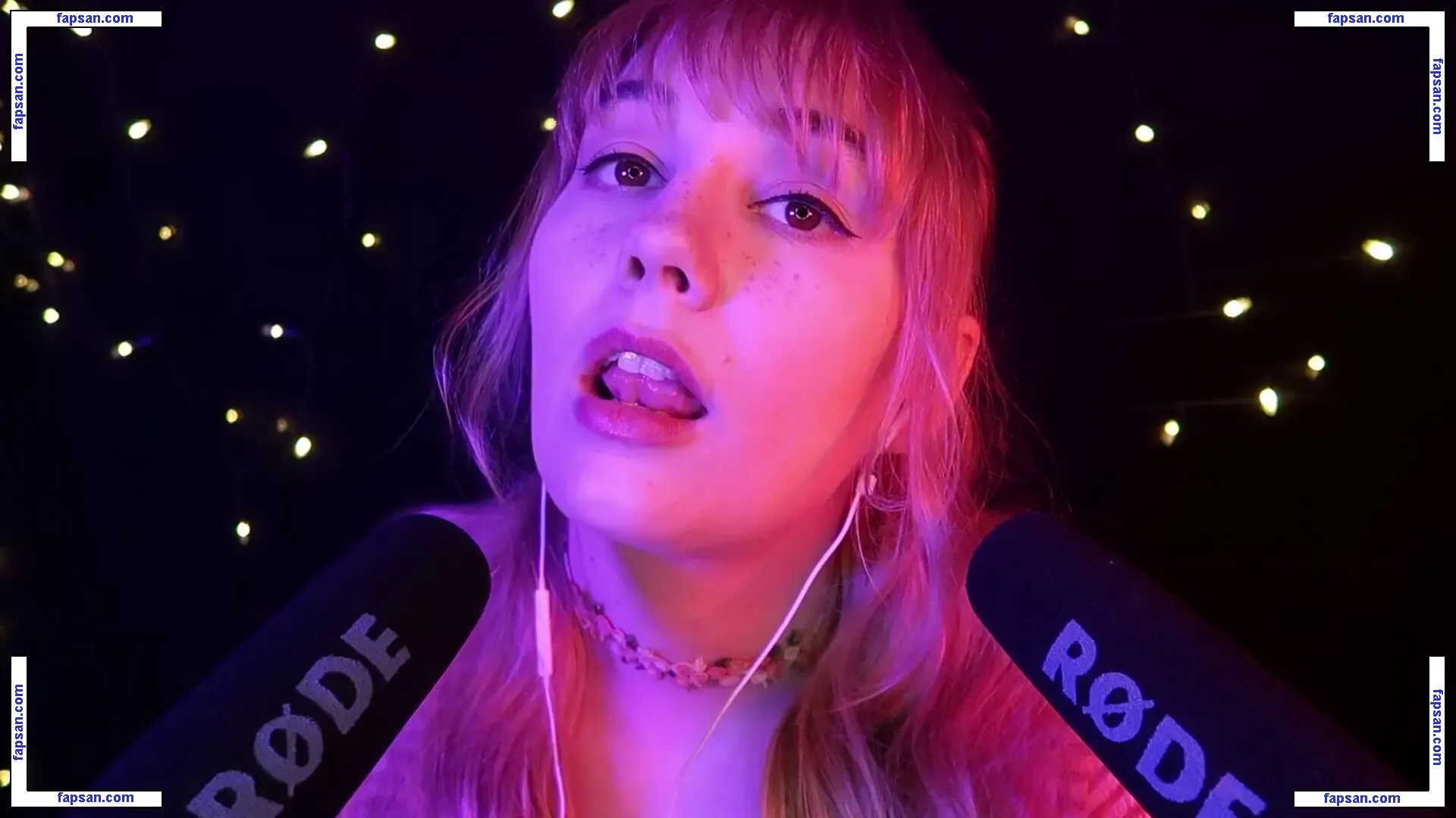 softlygaloshes голая фото #0016 с Онлифанс