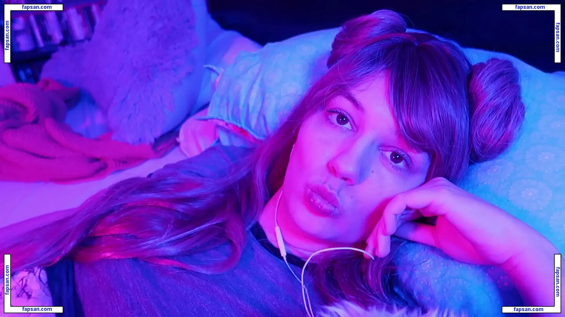 softlygaloshes голая фото #0022 с Онлифанс