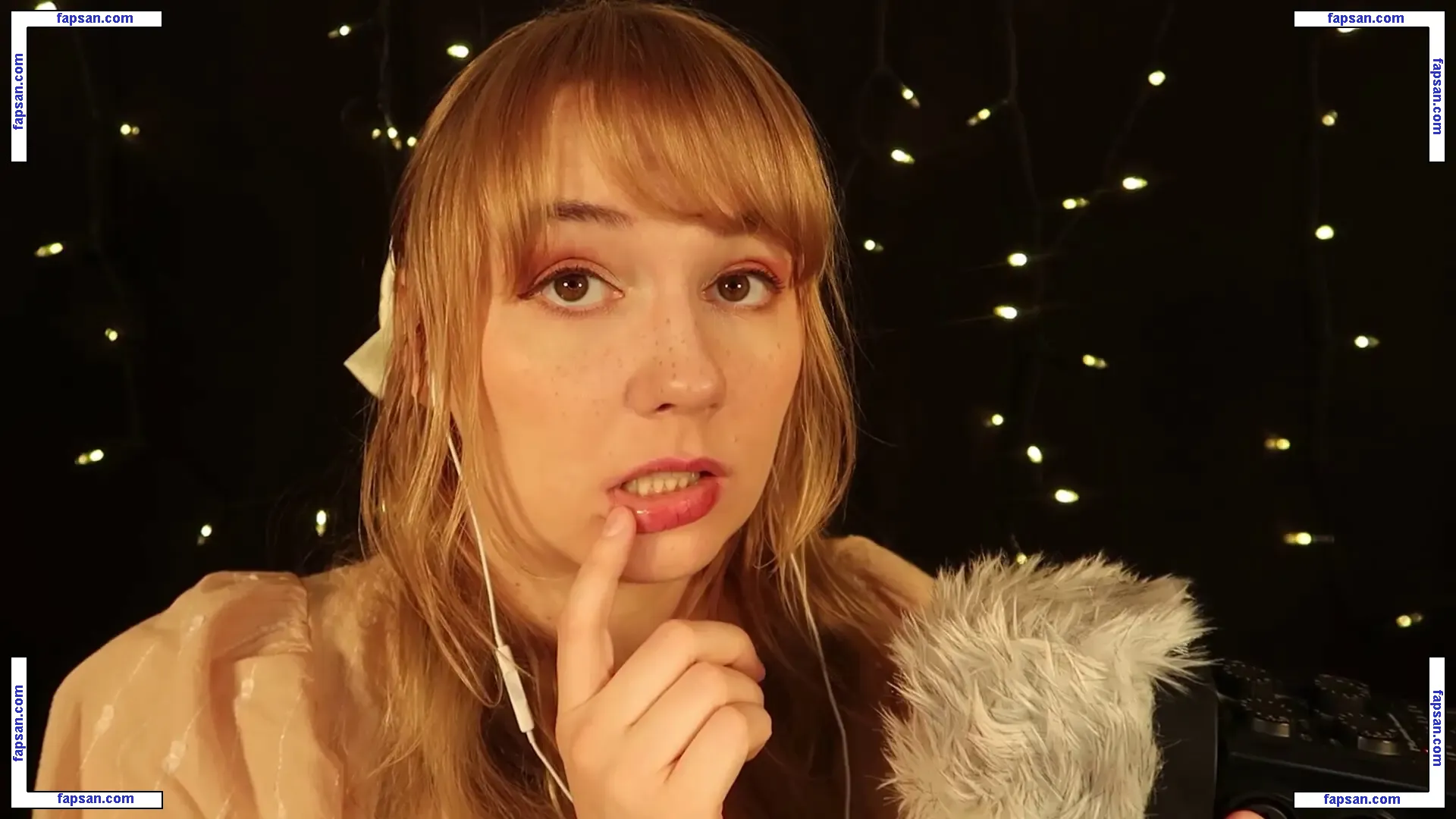 softlygaloshes голая фото #0029 с Онлифанс