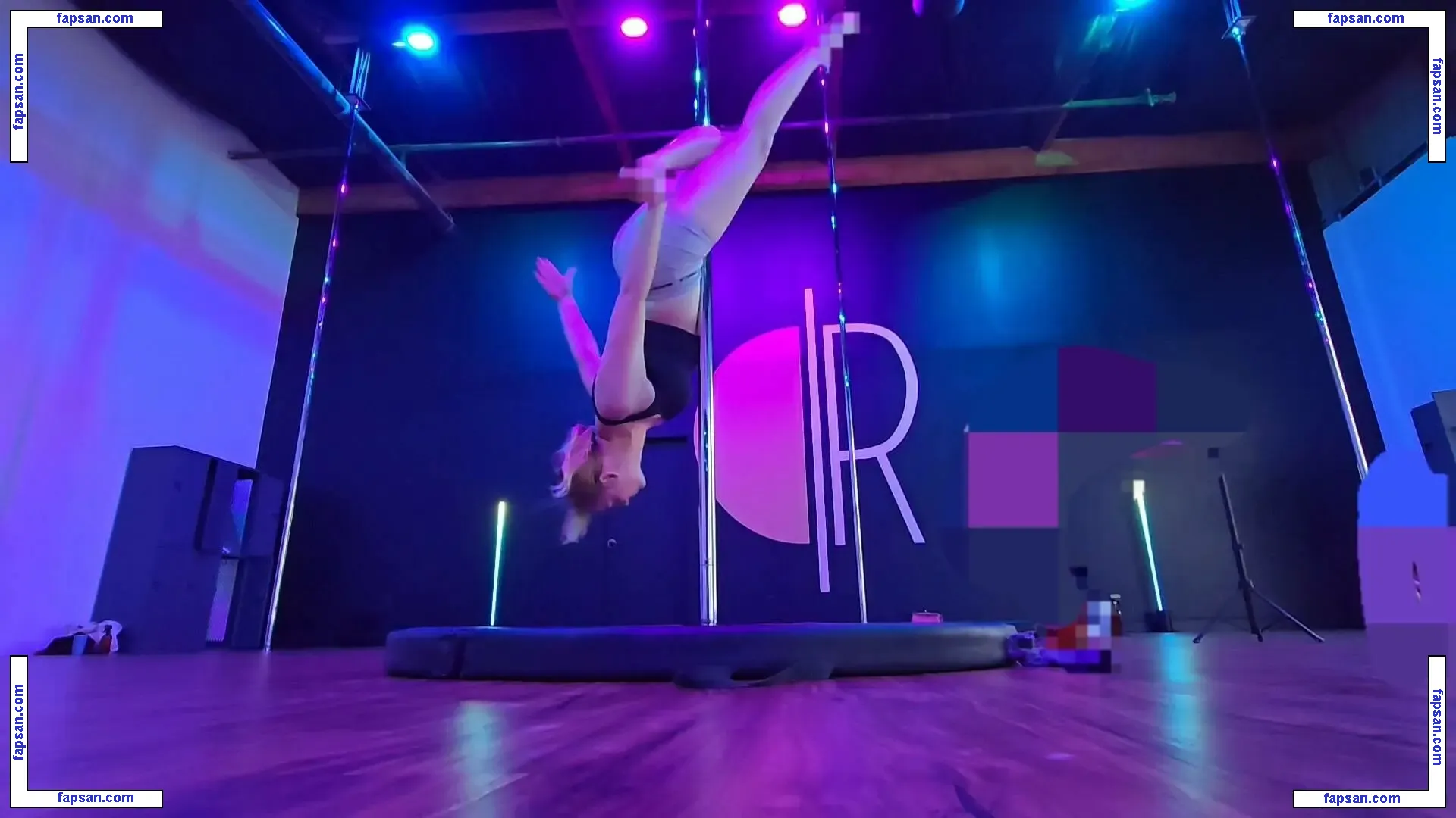 softlygaloshes голая фото #0031 с Онлифанс