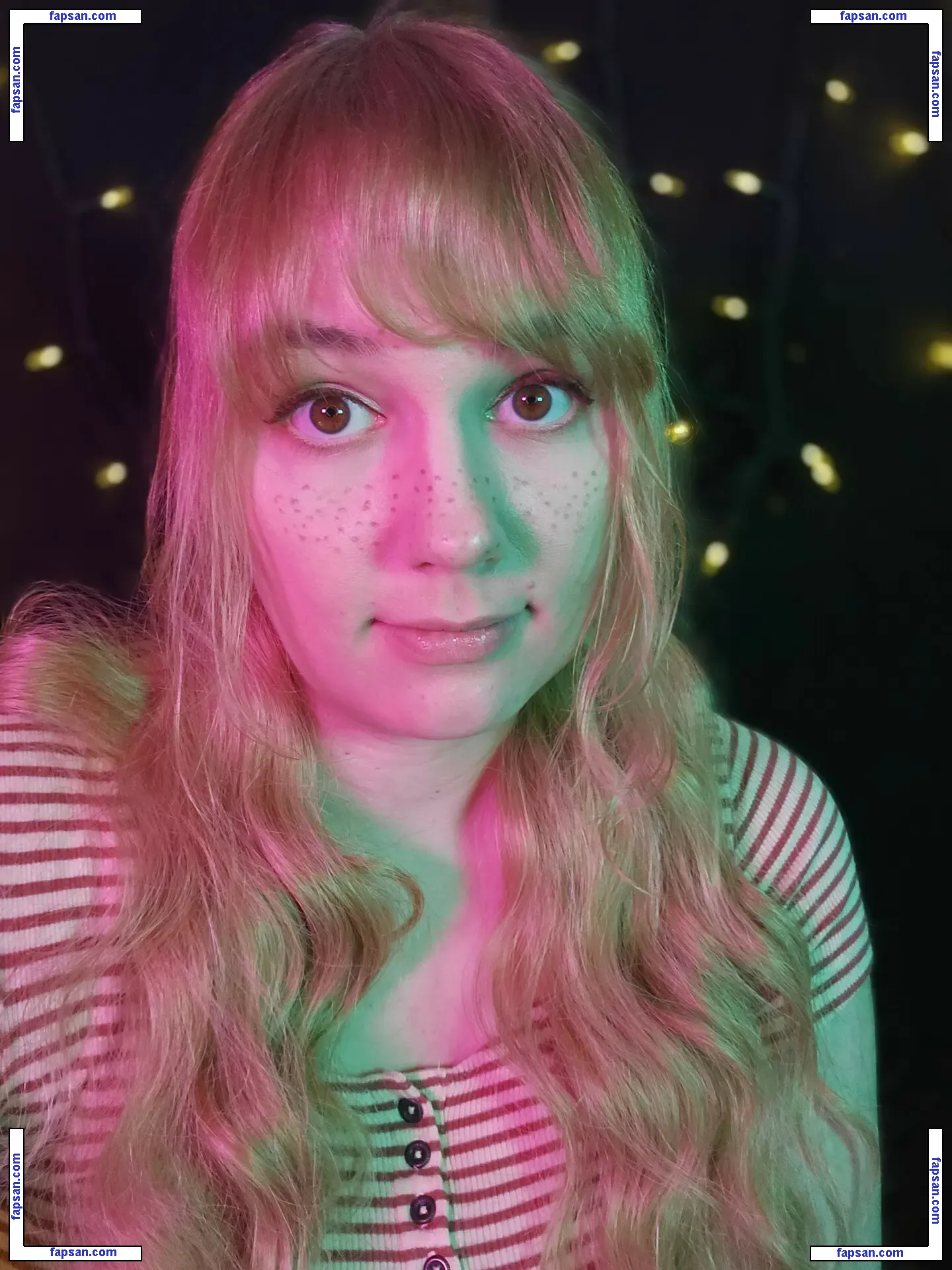 softlygaloshes голая фото #0032 с Онлифанс