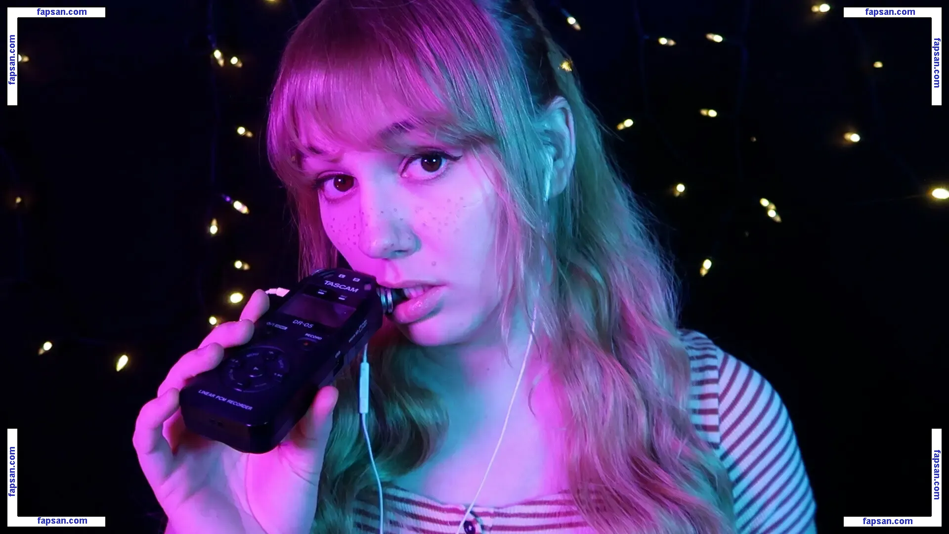 softlygaloshes голая фото #0033 с Онлифанс