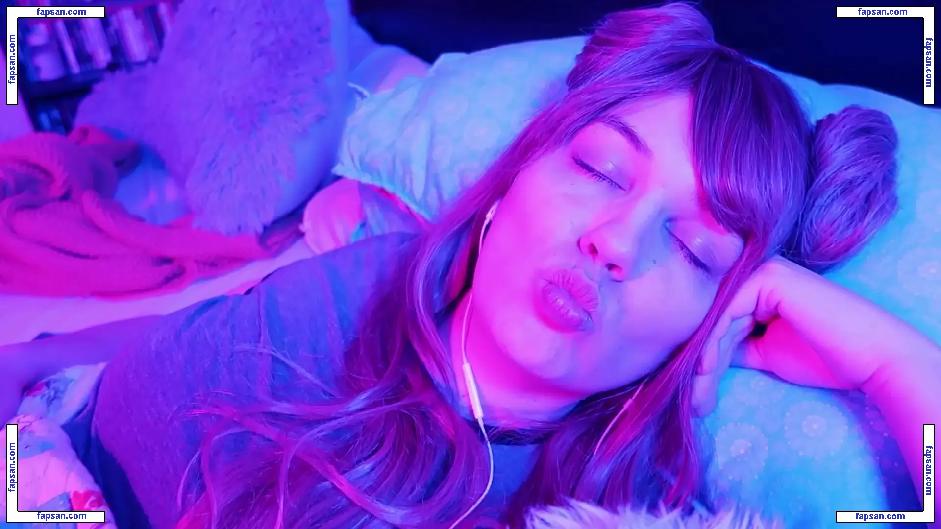 softlygaloshes голая фото #0035 с Онлифанс