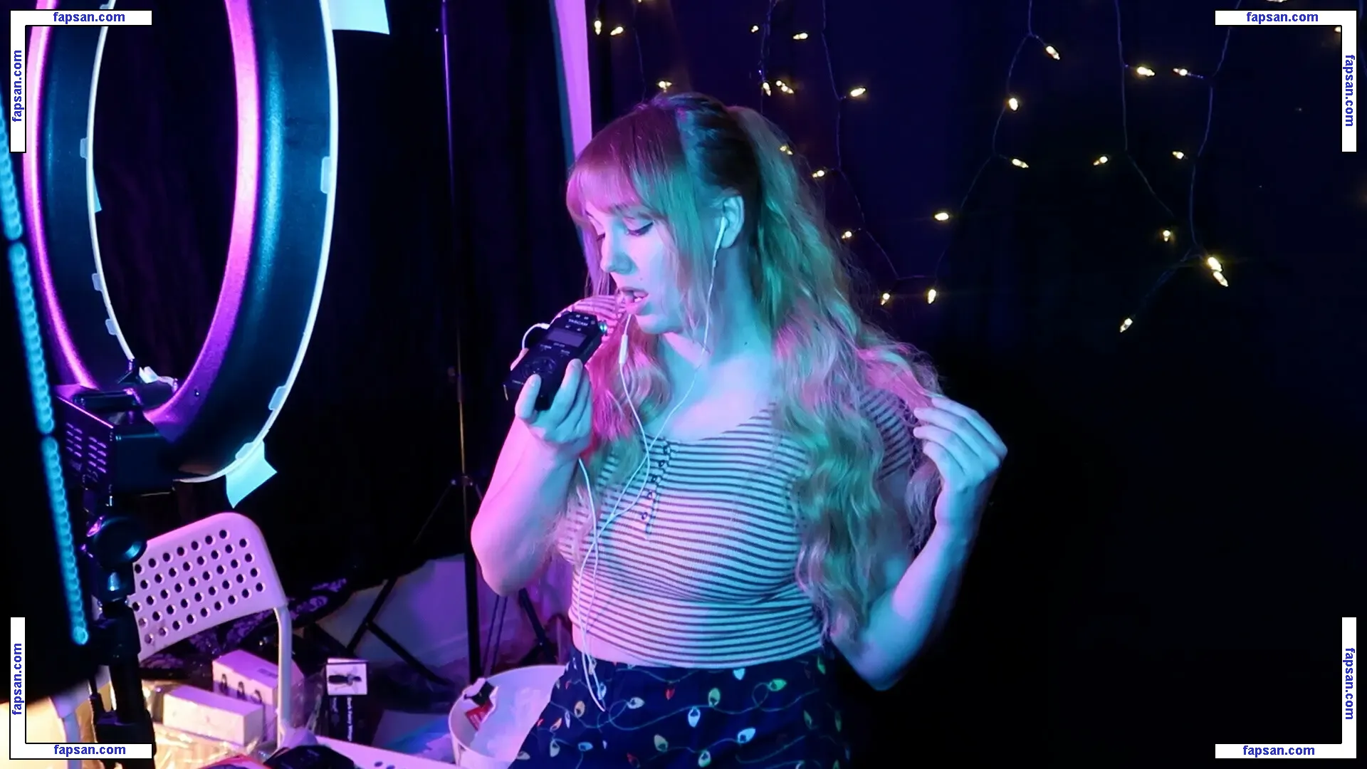 softlygaloshes голая фото #0036 с Онлифанс