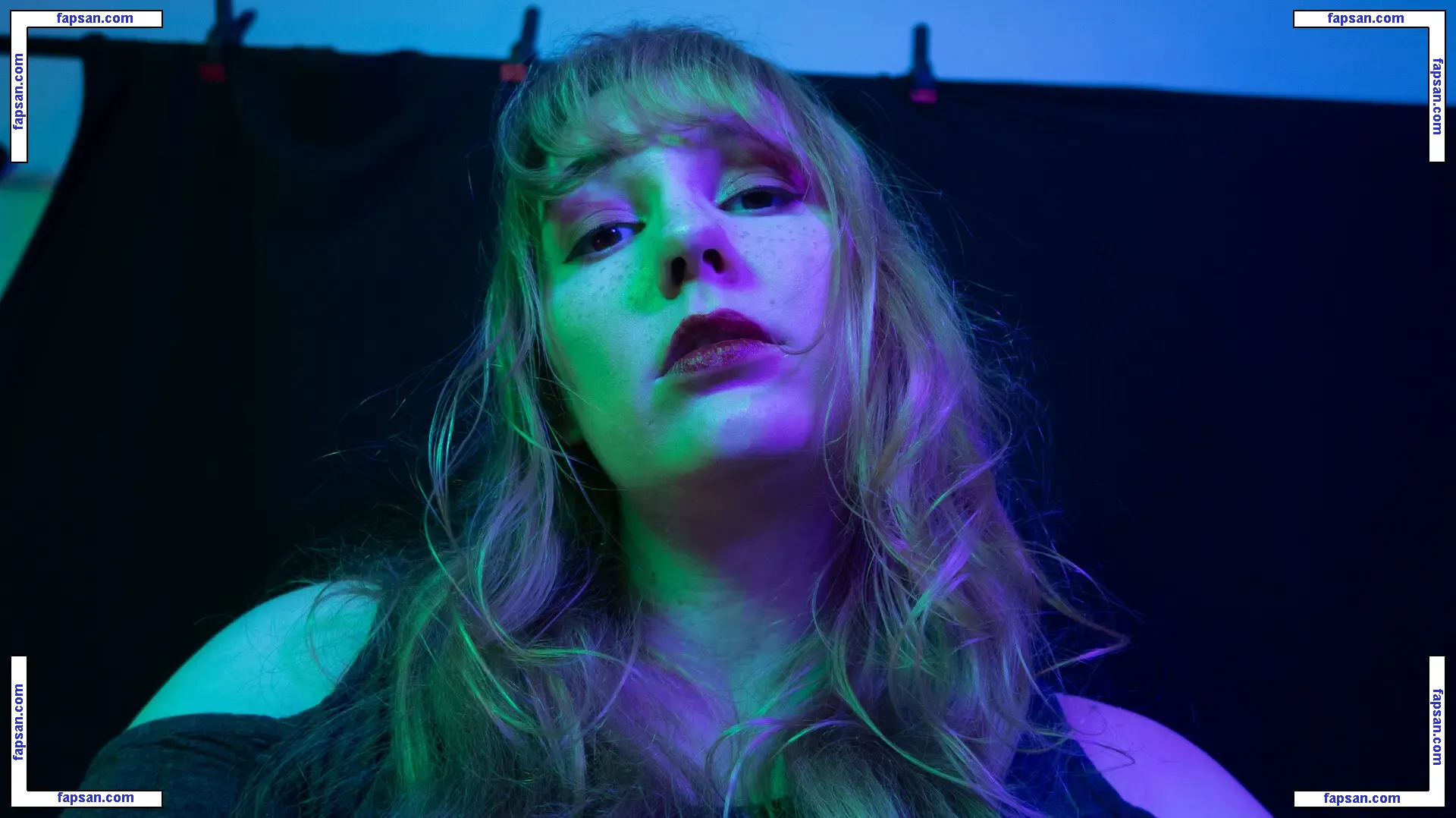 softlygaloshes голая фото #0041 с Онлифанс