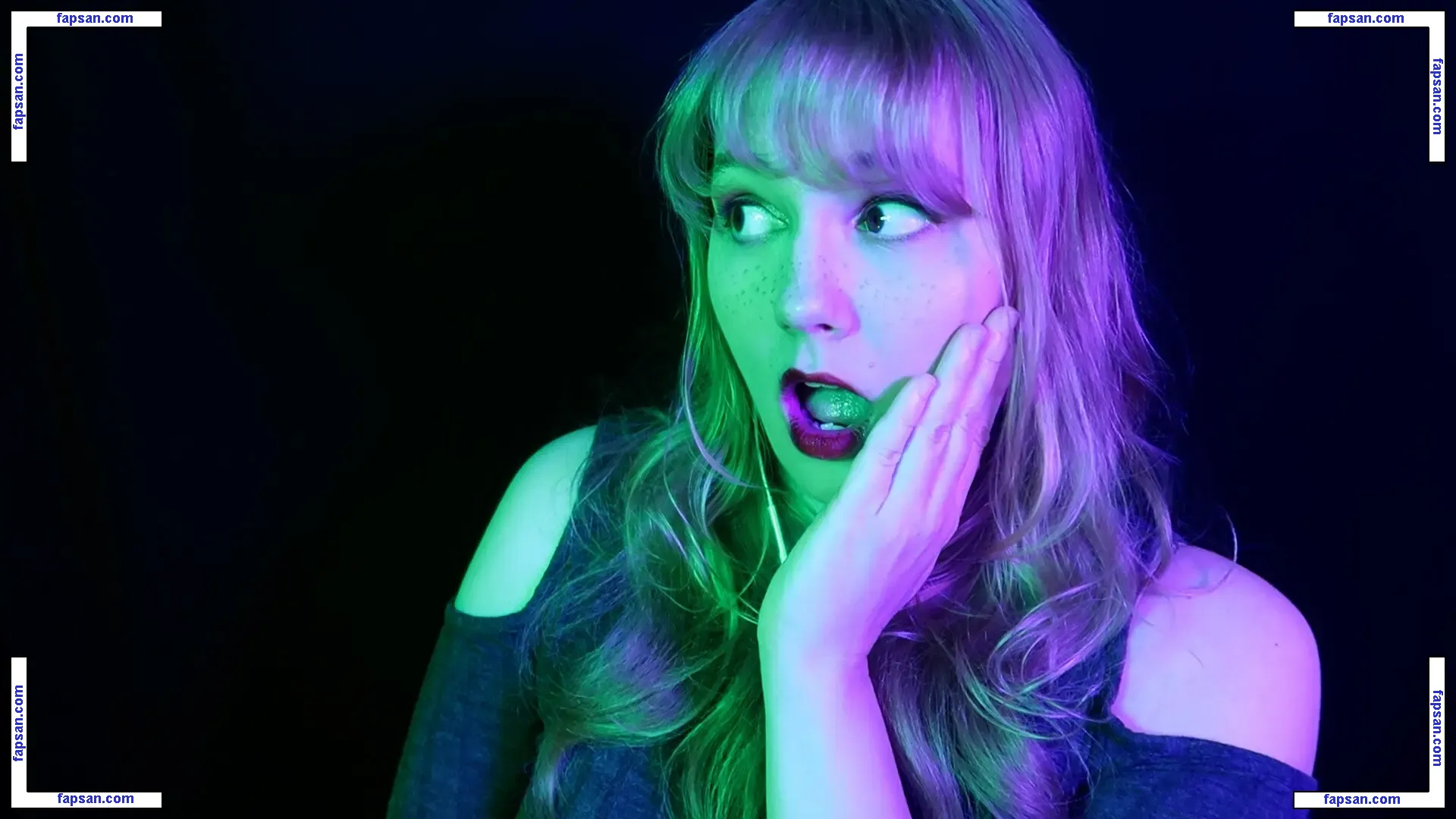 softlygaloshes голая фото #0042 с Онлифанс