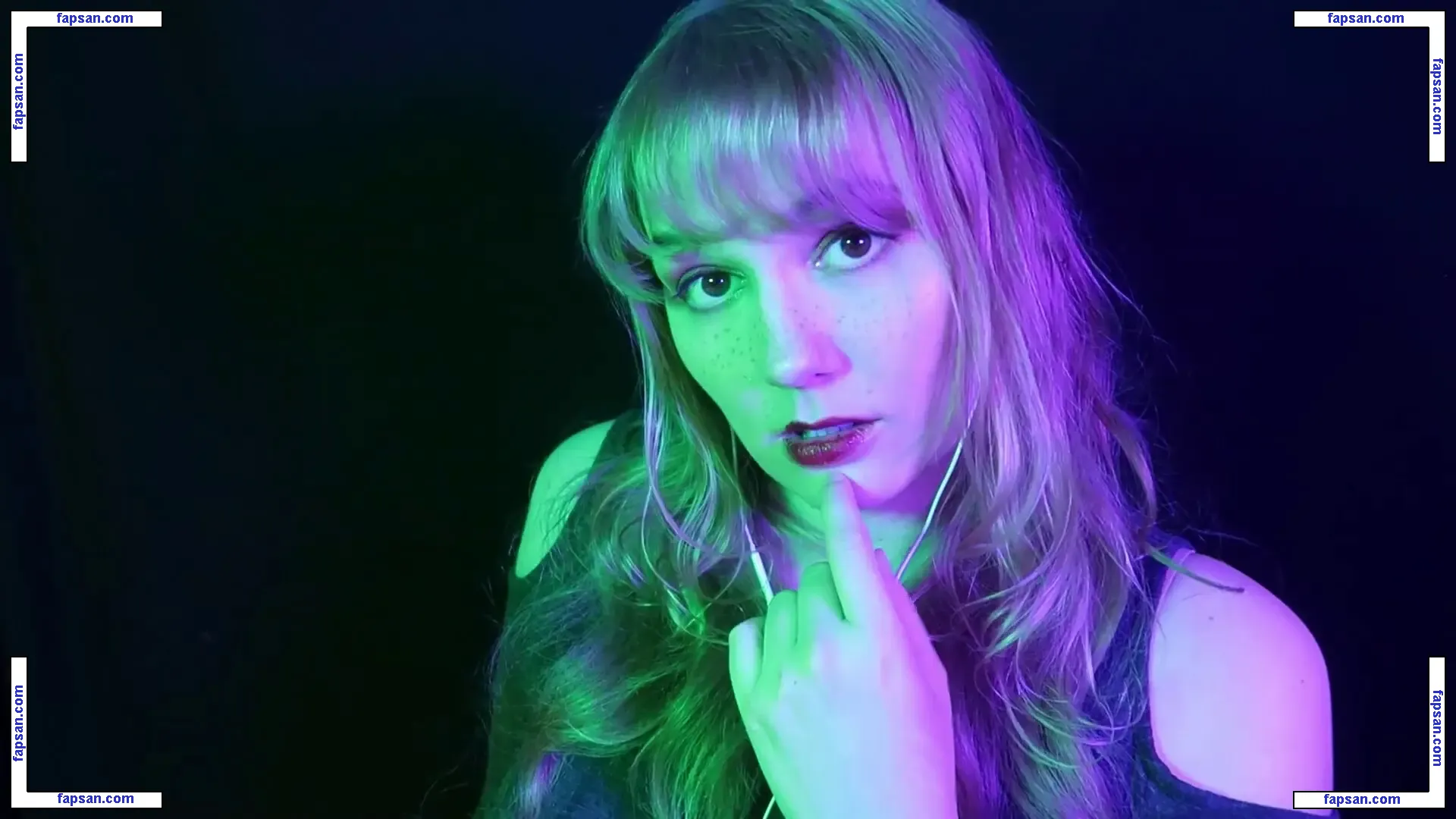 softlygaloshes голая фото #0043 с Онлифанс