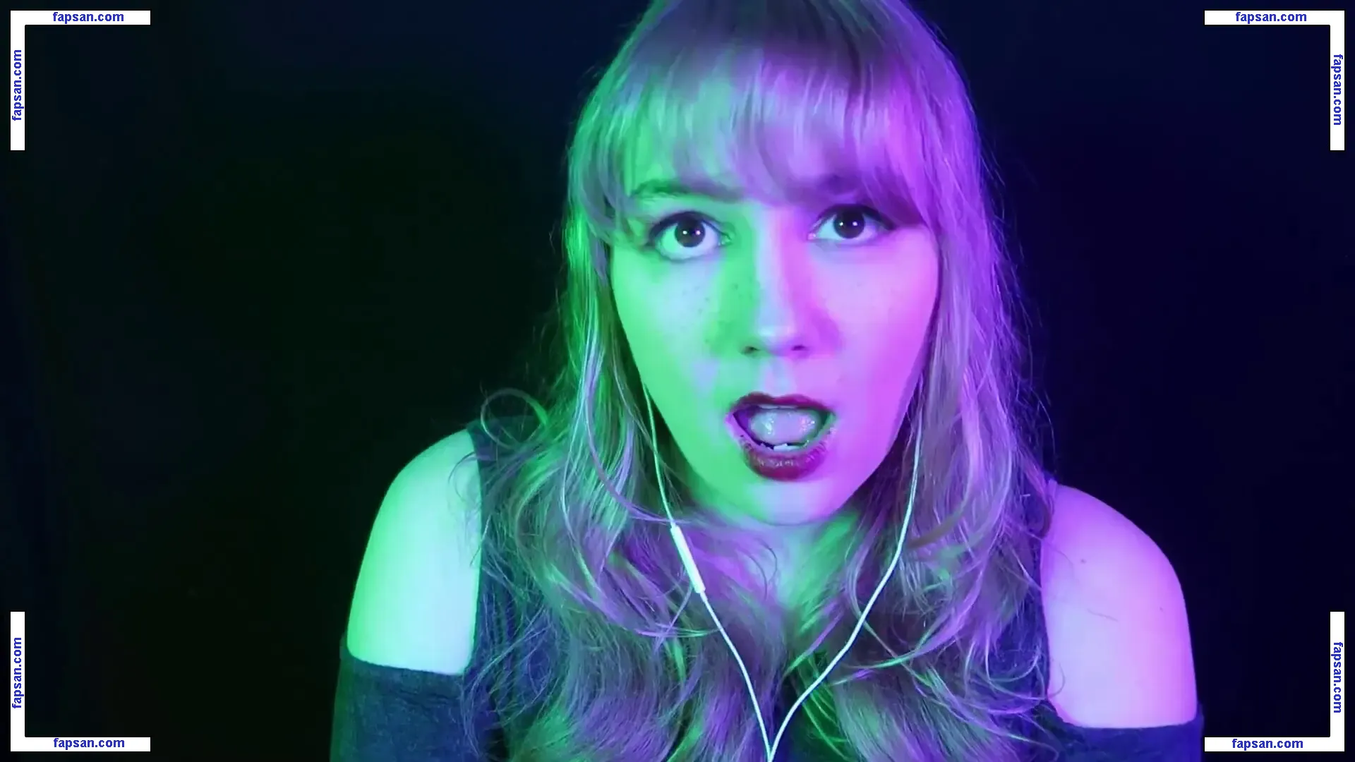 softlygaloshes голая фото #0045 с Онлифанс