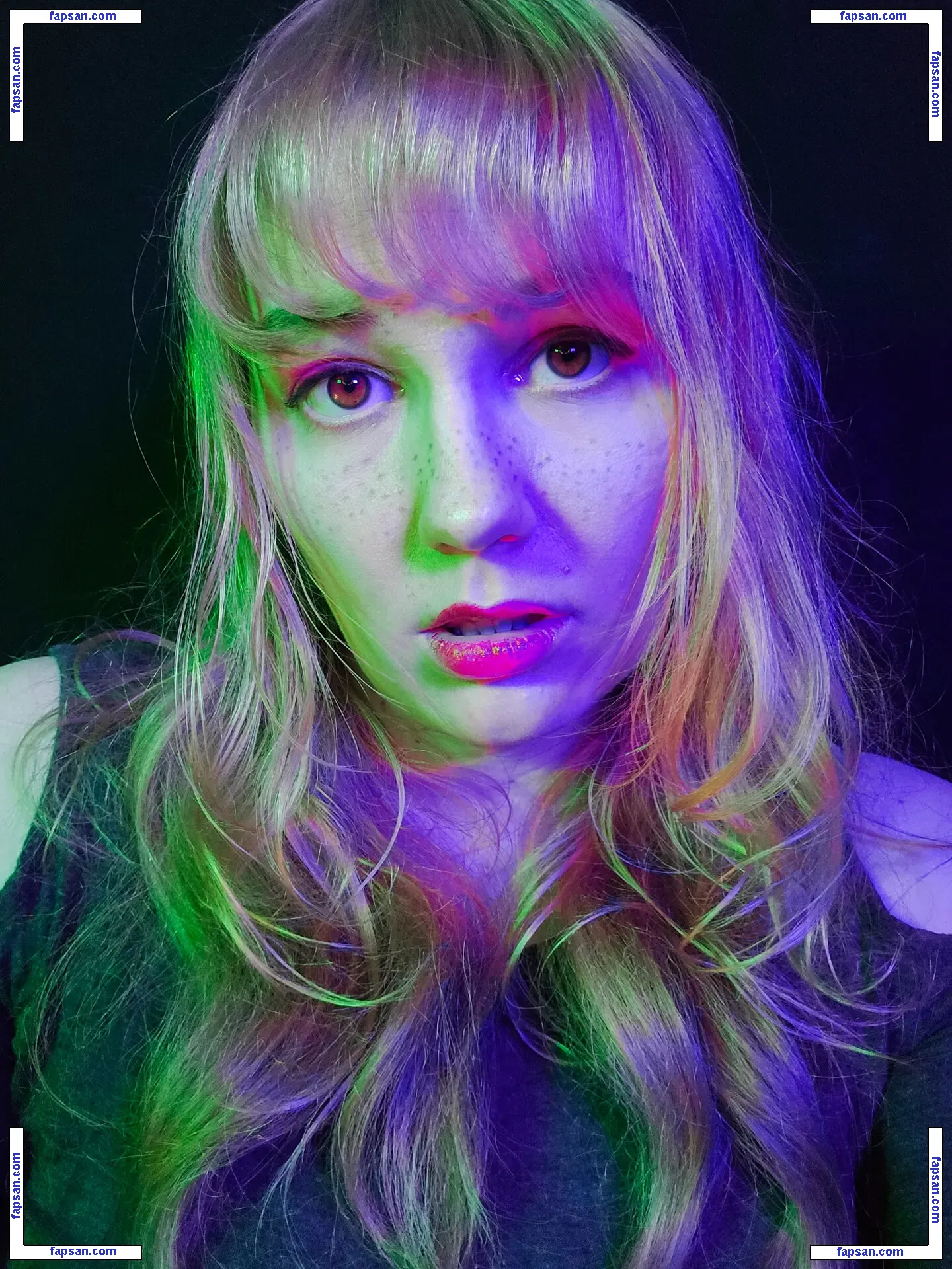 softlygaloshes голая фото #0049 с Онлифанс