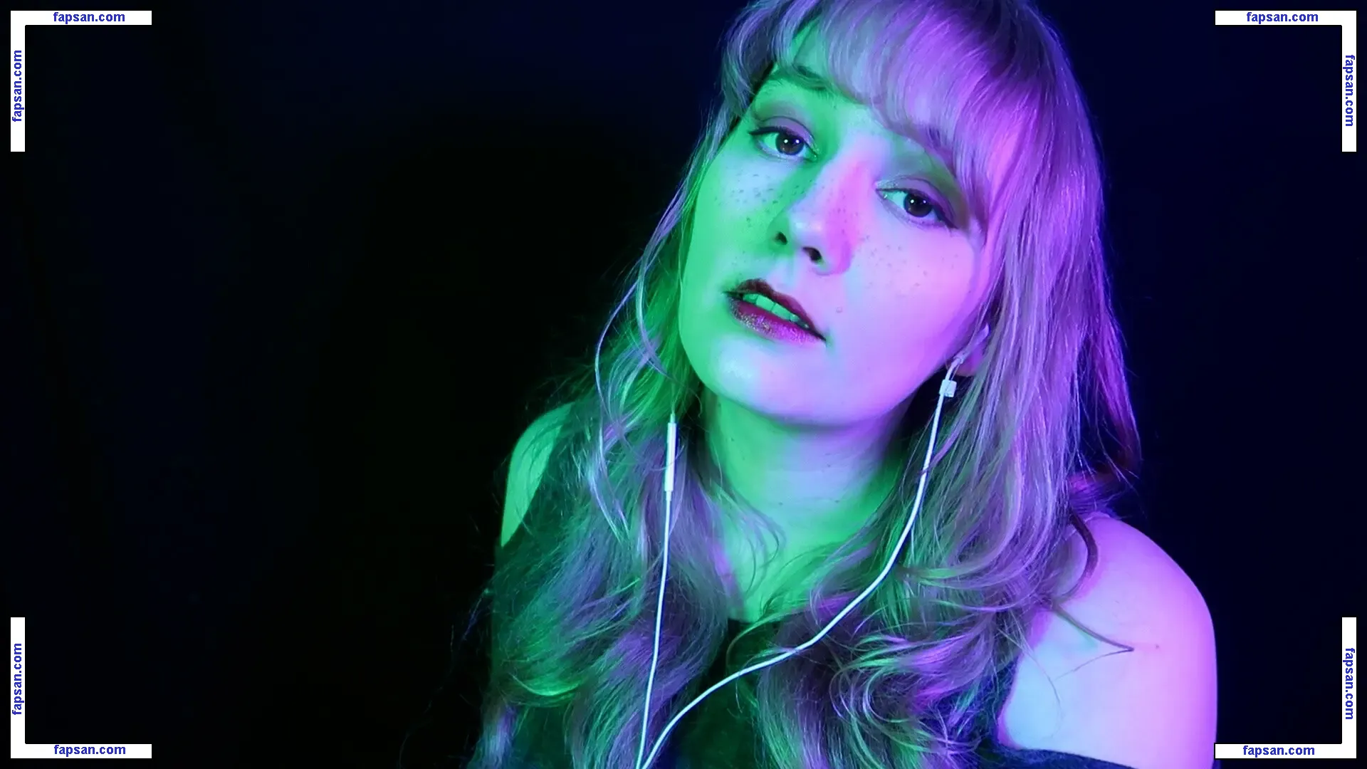 softlygaloshes голая фото #0051 с Онлифанс