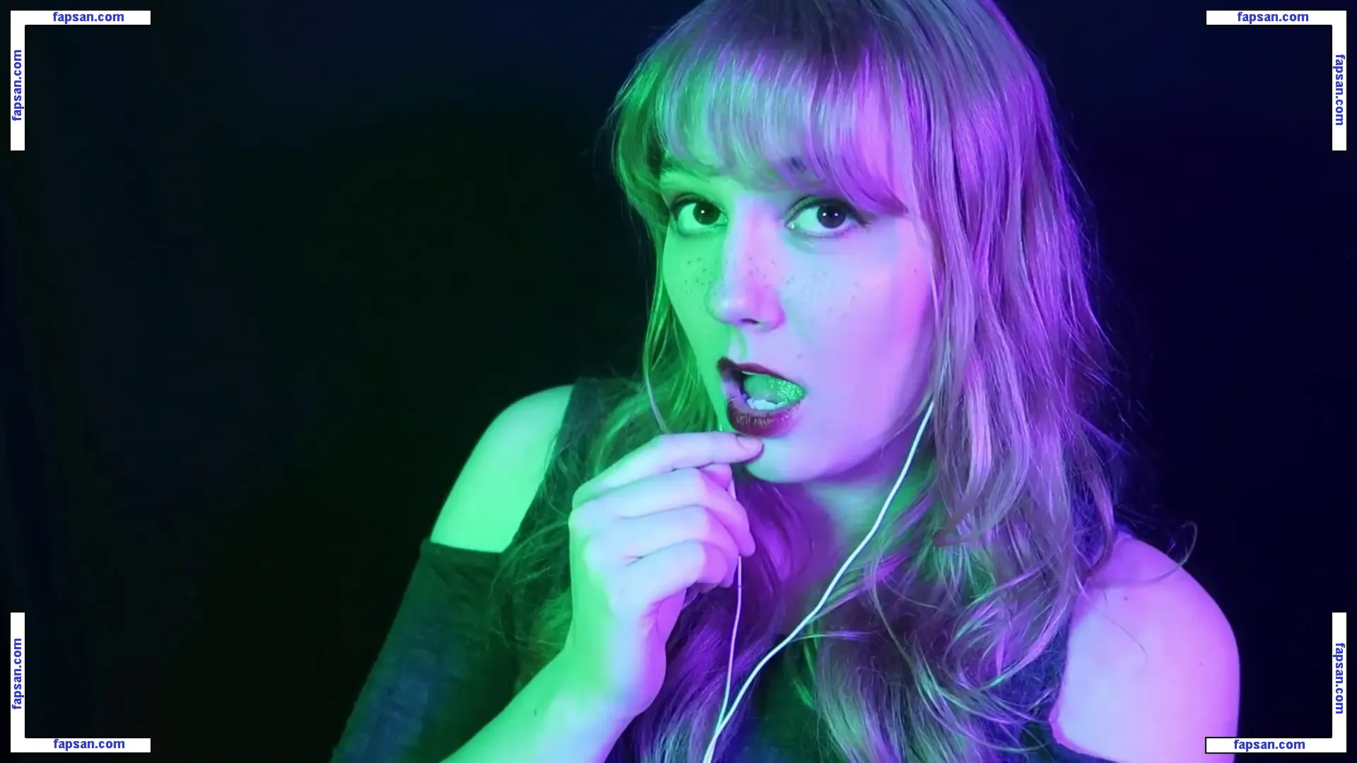 softlygaloshes голая фото #0052 с Онлифанс