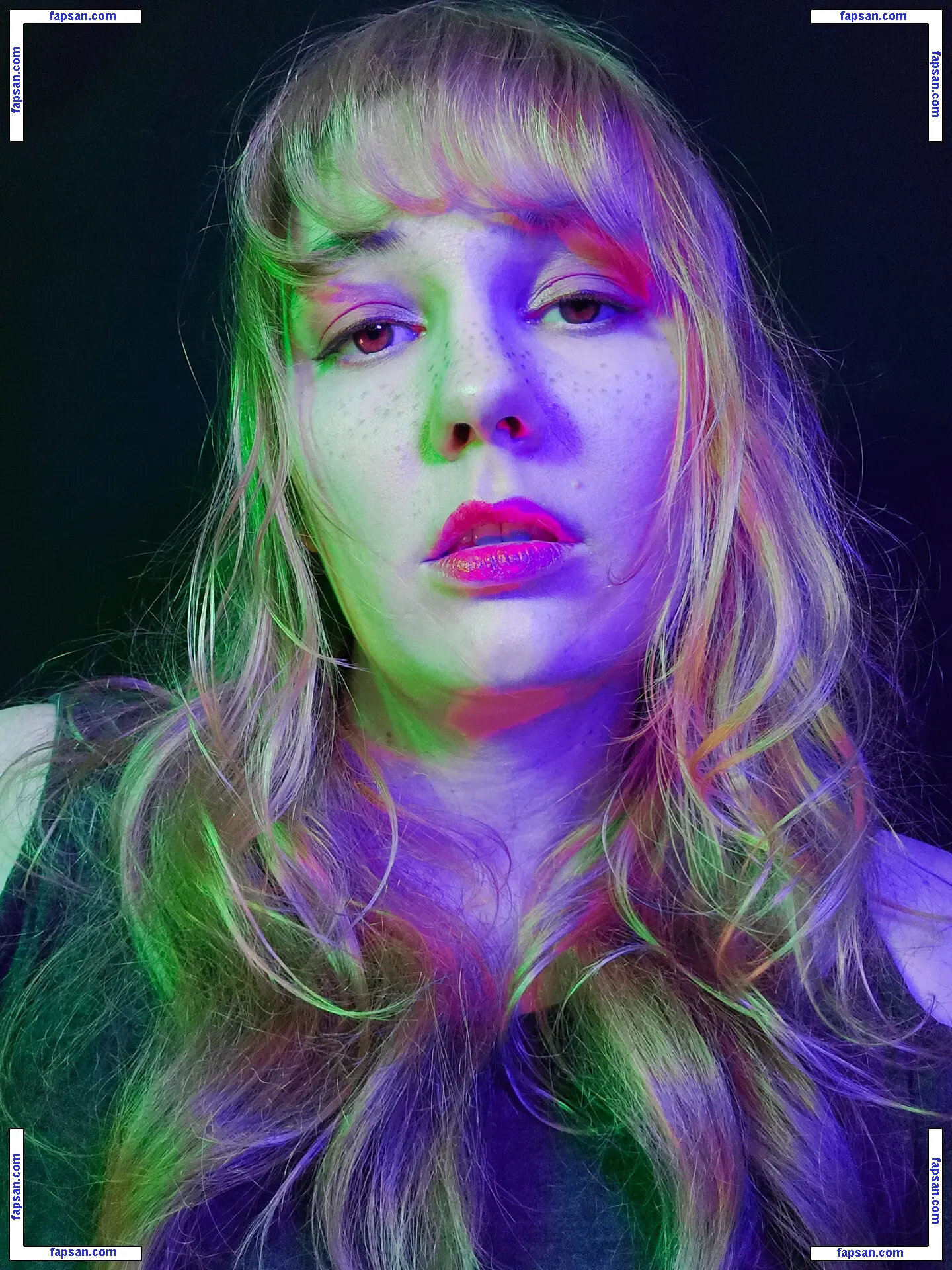 softlygaloshes голая фото #0053 с Онлифанс