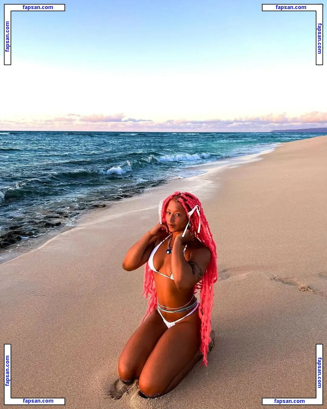 Soleyfaye nude photo #0014 from OnlyFans