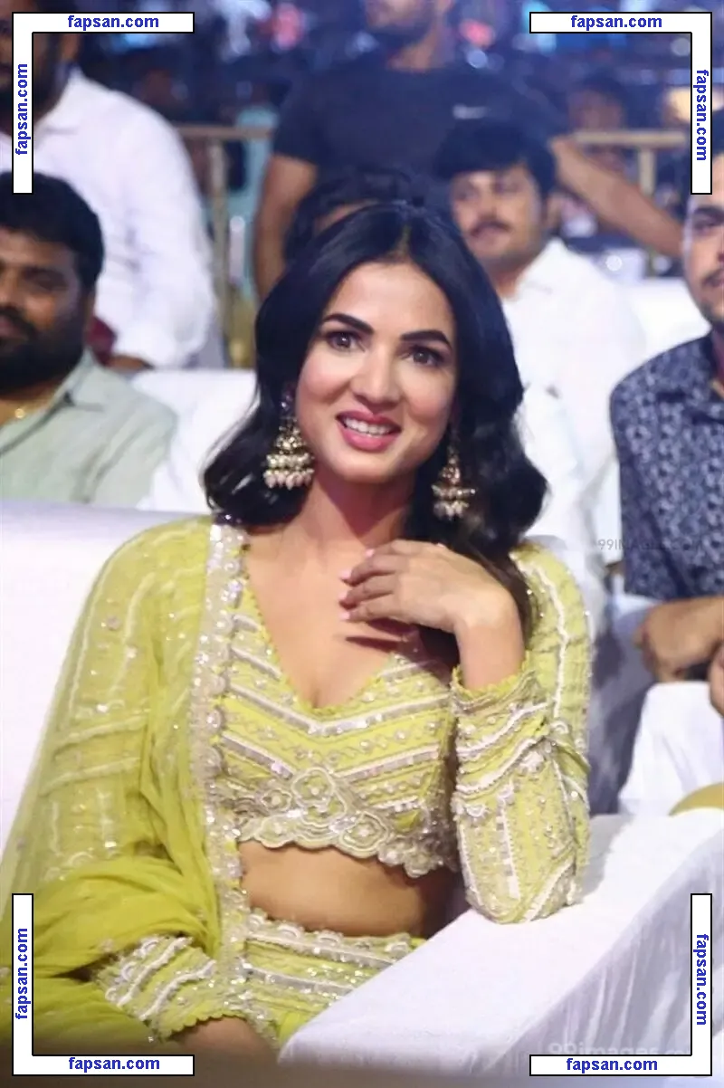 Sonal Chauhan голая фото #0021 с Онлифанс