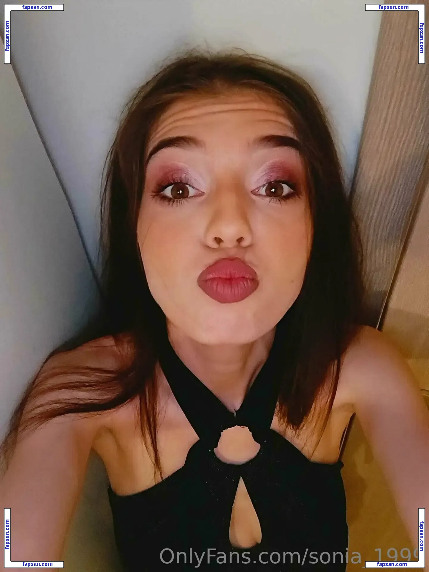 sonia_1999 nude photo #0020 from OnlyFans