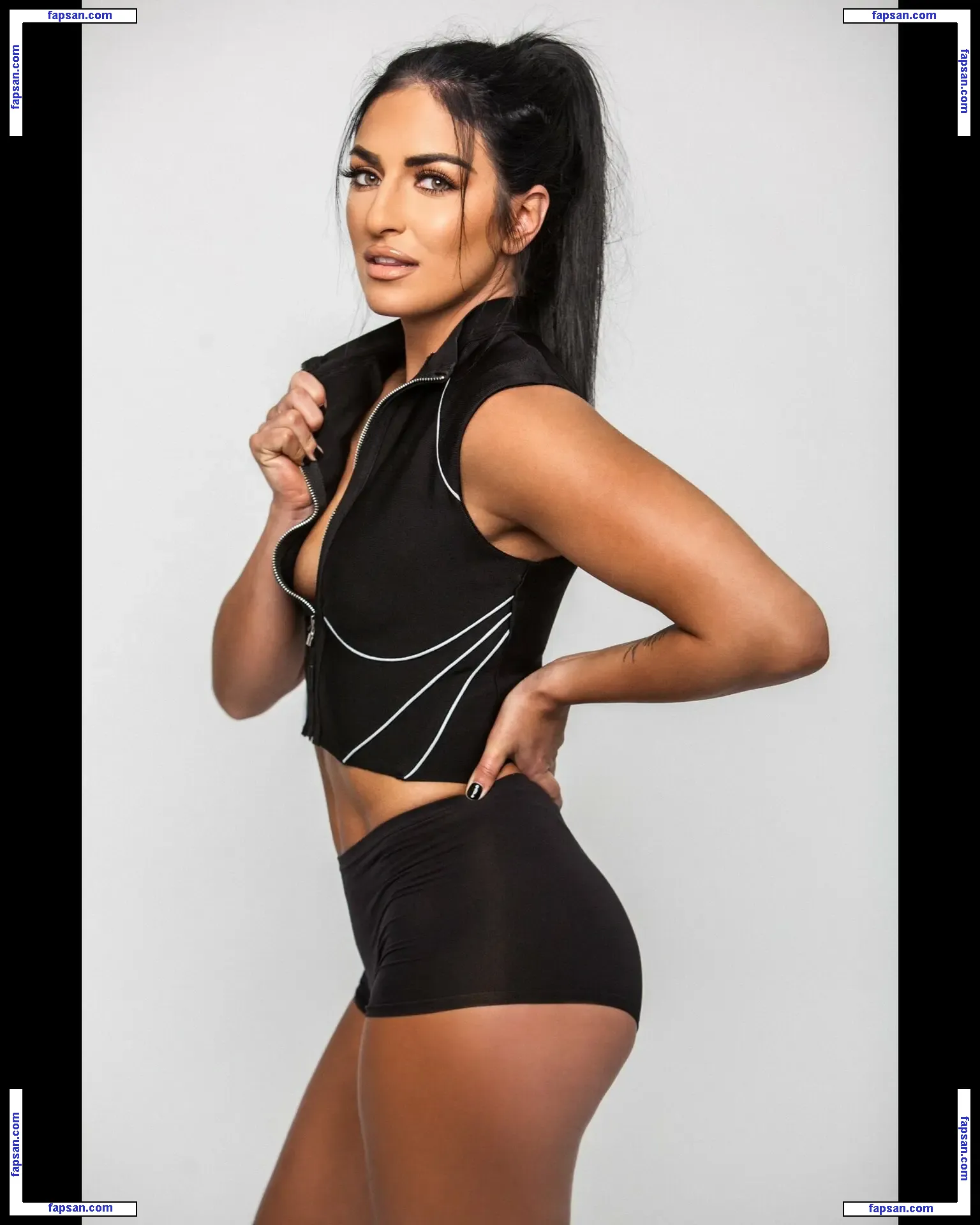 Sonya Deville голая фото #0056 с Онлифанс