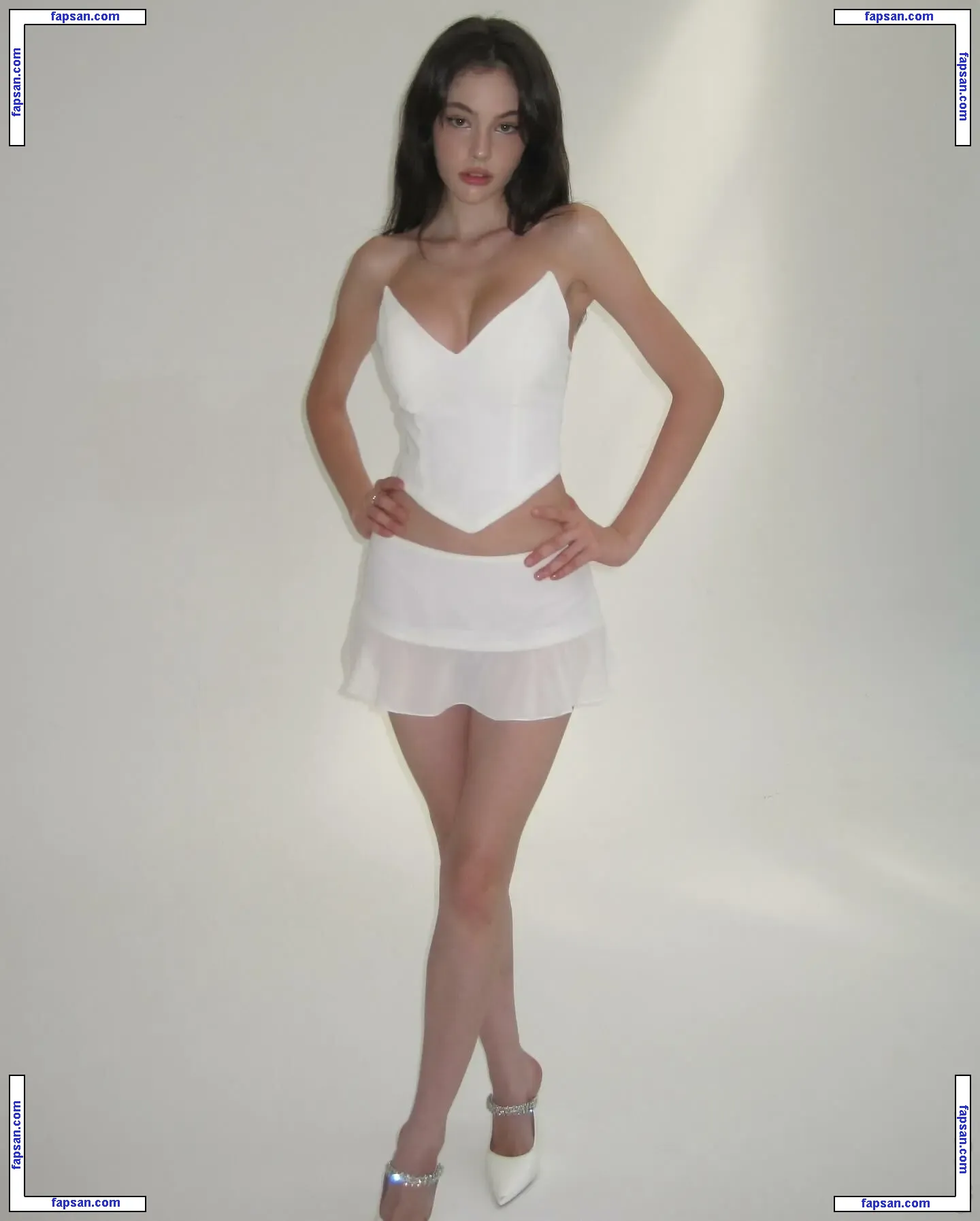 Sonya Zoloeva nude photo #0011 from OnlyFans