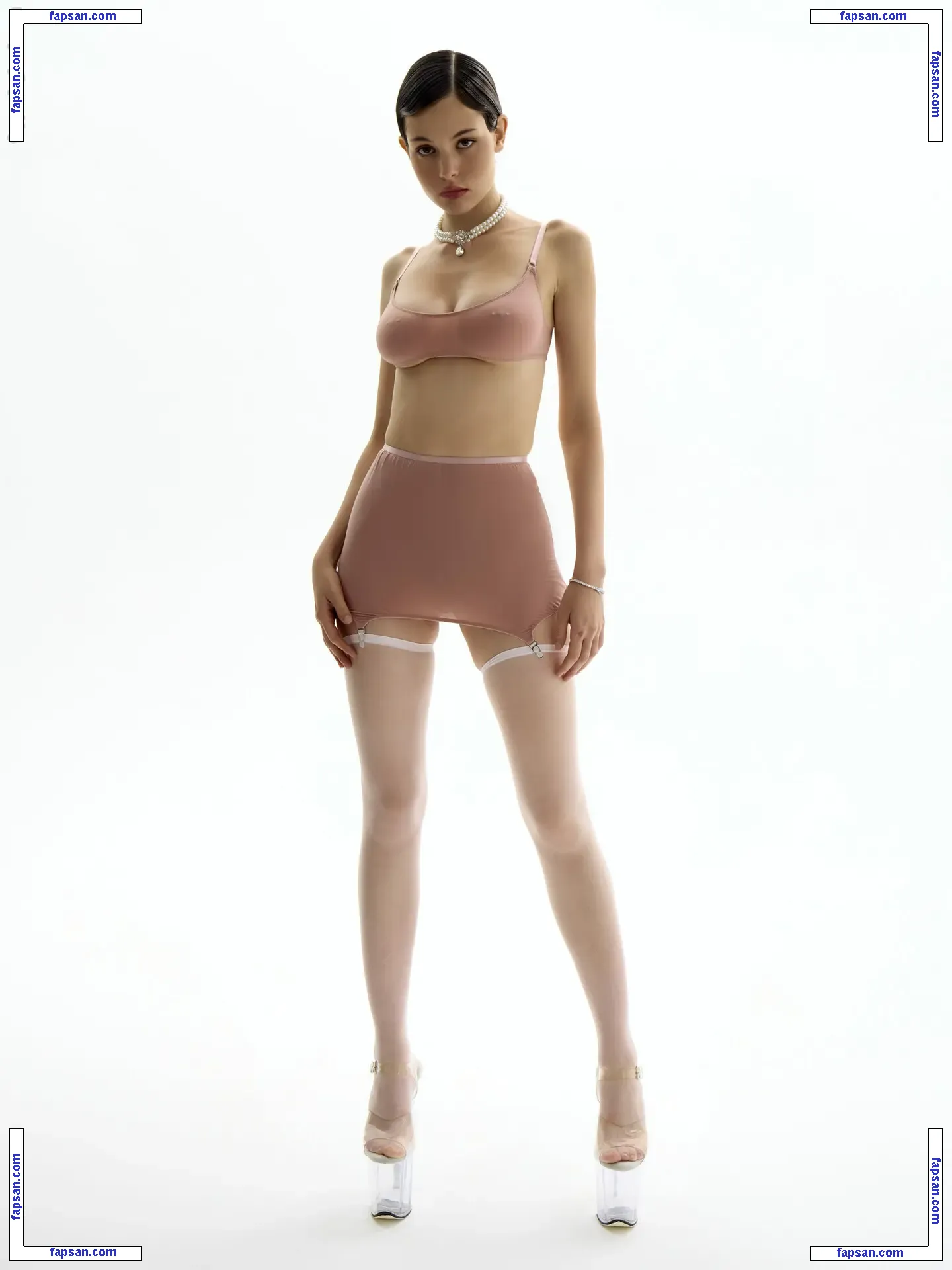 Sonya Zoloeva голая фото #0097 с Онлифанс