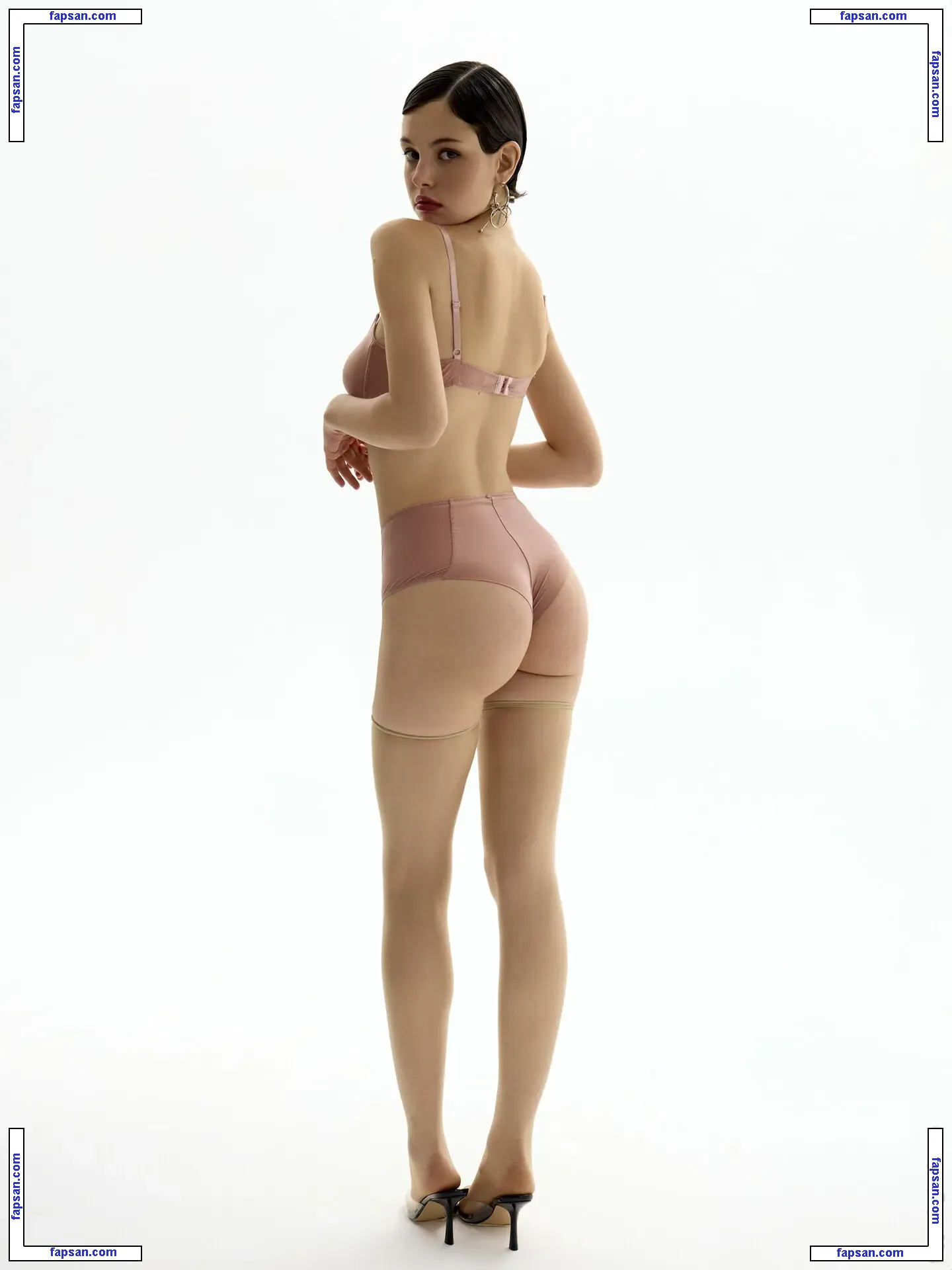 Sonya Zoloeva голая фото #0102 с Онлифанс