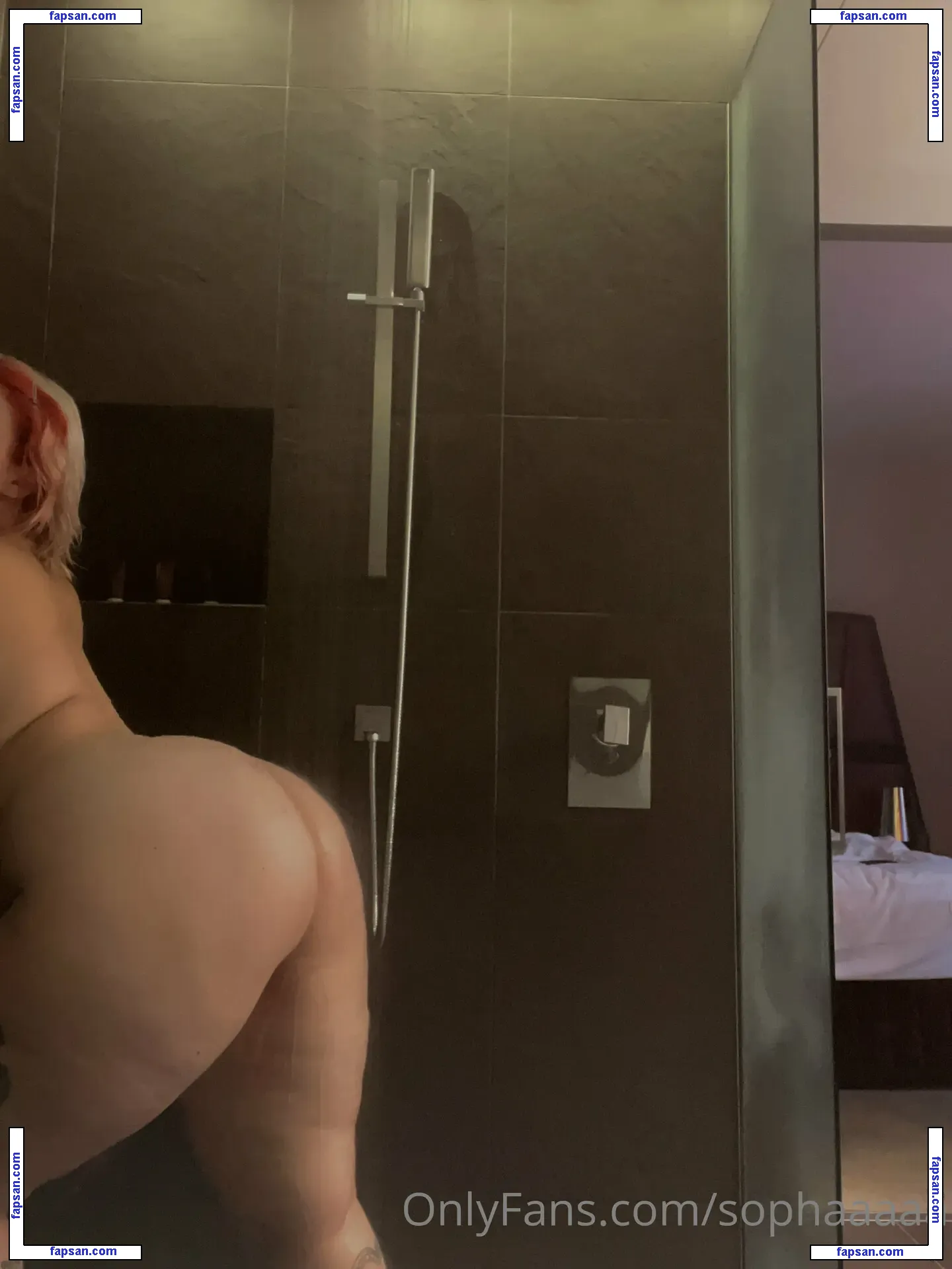 Soph Lewis nude photo #0003 from OnlyFans