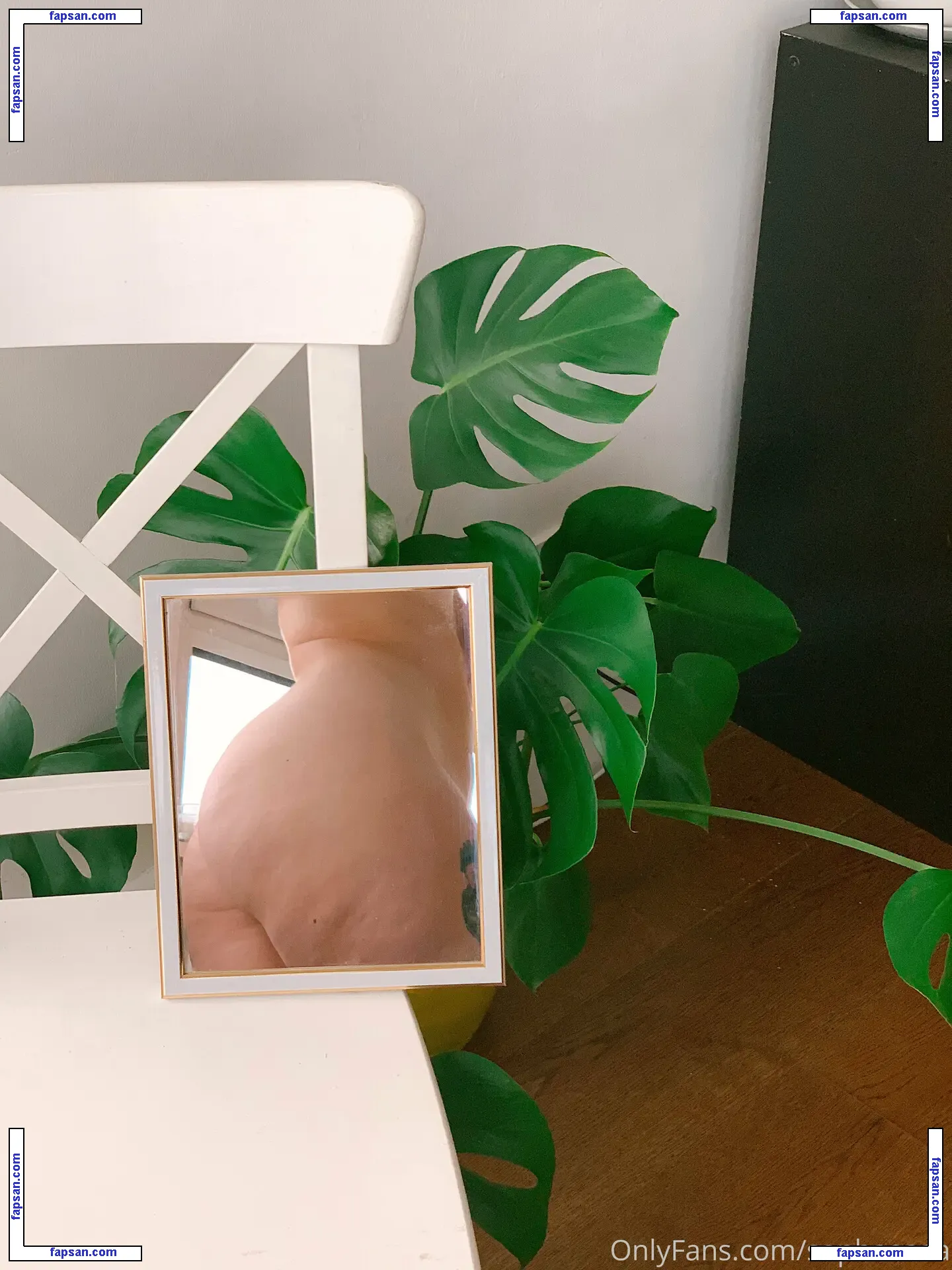 Soph Lewis nude photo #0004 from OnlyFans