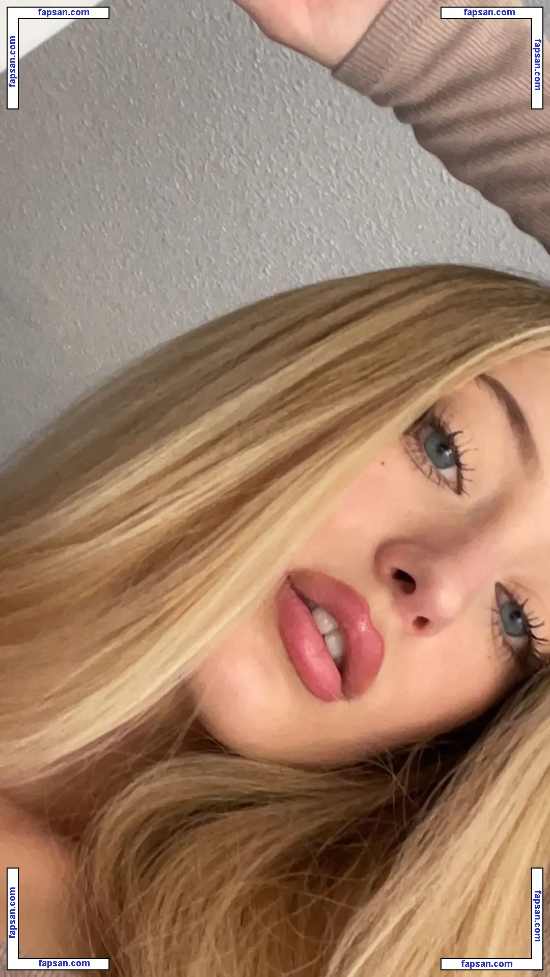 Sophia Diamond nude photo #0048 from OnlyFans