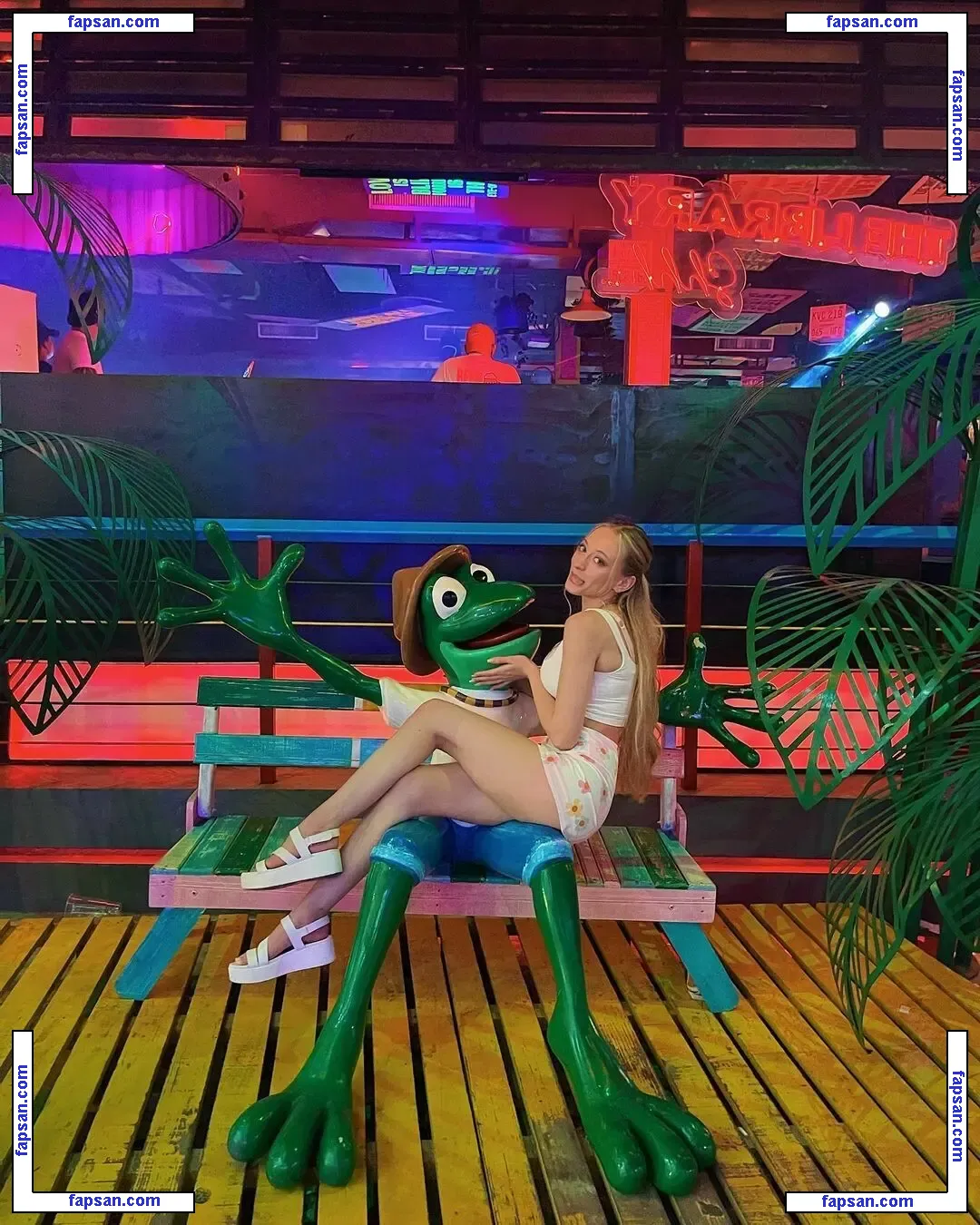 Sophia Diamond nude photo #0150 from OnlyFans